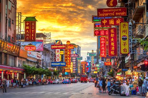 China towne - Established back in the 1890s, Vancouver’s Chinatown has been humming busily for more than a century with vivid colours, exotic cuisine and a vibrant culture.